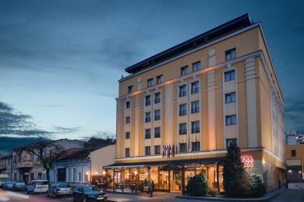 UBB cumpara Hotelul Opera Plaza cu 10 milioane €