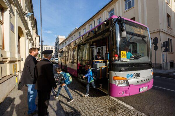 In atentia parintilor din Cluj-Napoca. Orarul si traseele AUTOBUZELOR SCOLARE.