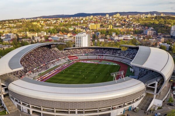 Meci de senzatie facut de U Cluj in fata a peste 10.000 de persoane pe Cluj Arena. 3 goluri primele 20 de minute. Cat s-a terminat