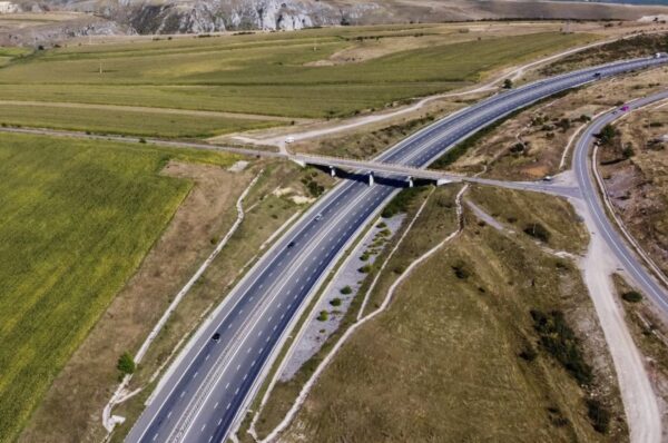 O autostrada de langa Cluj-Napoca ar putea fi deschisa cu un an mai devreme, in 2023. Peste 1000 de muncitori lucreaza pe acest tronson!