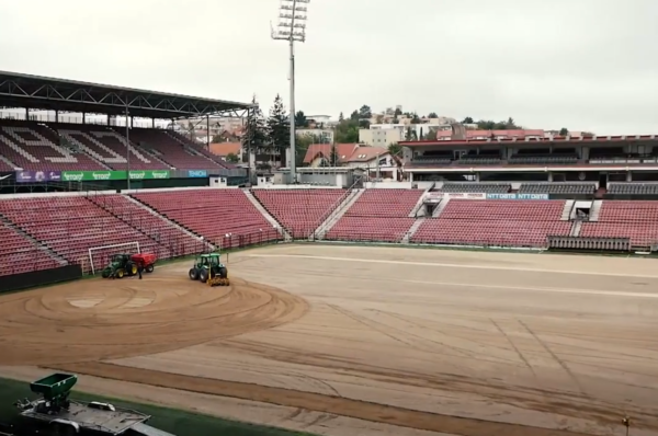 Cum arata suprafata de joc de pe stadionul echipei CFR Cluj urmare a schimbarii gazonului. VIDEO