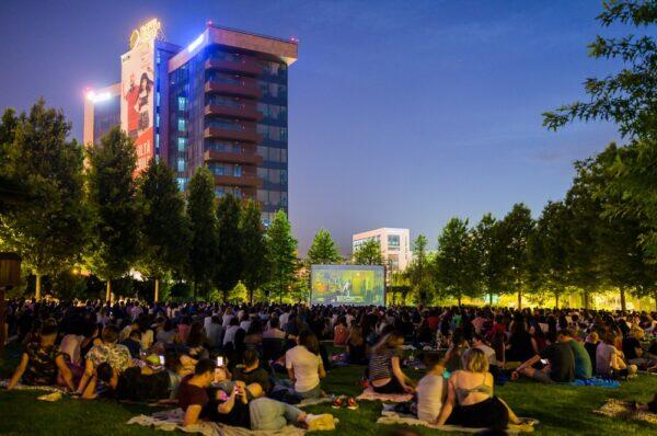 Sesiuni de yoga, meditatie, fitness si film in acest weekend intr-un parc din Cluj.