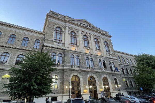 Tururi ghidate ale expozitiei temporare “150 de ani de invatamant universitar in limba maghiara la Cluj”