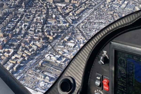 Clujul fotografiat de la carma unui avion. Recunosti cartierul din prim plan?! FOTO