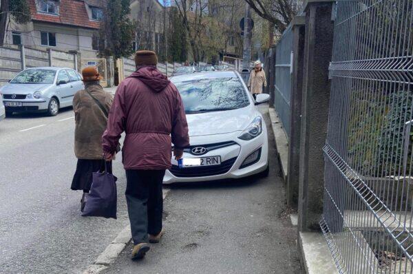 Daca esti “rinocer” cand esti mic, cand esti mare numa’ te joci. Batranei nevoiti sa-si asume un risc pentru a evita ilegalitatea