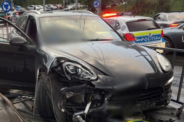 Un șofer a fost arestat la Cluj după ce a produs un accident sub influența alcoolului