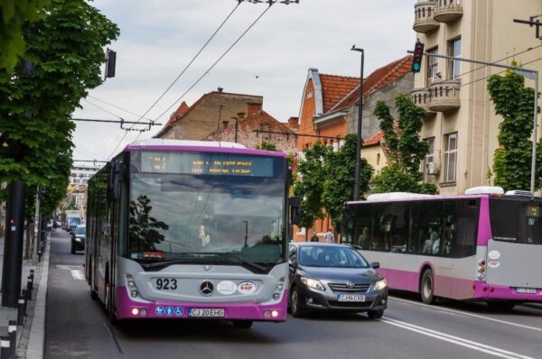 Revin studenții la Cluj-Napoca iar CTP anunță liniile pe care va suplimenta numărul mijloacelor de transport.