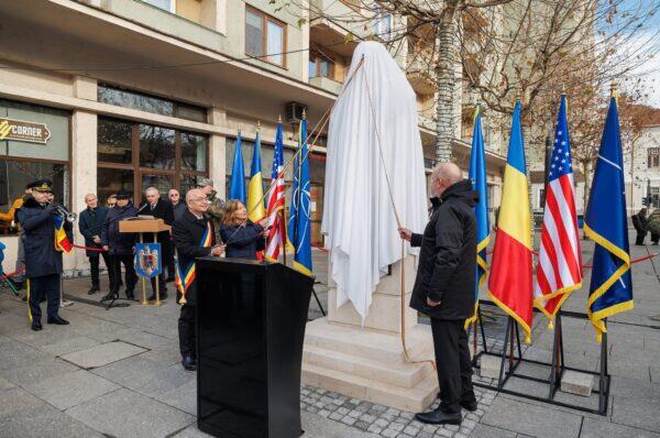 Dezvelirea bustului președintelui Woodrow Wilson în Piața „Lucian Blaga” din Cluj-Napoca