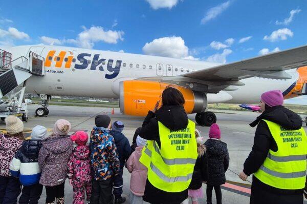 Peste 500 de elevi au vizitat Aeroportul Internațional Cluj în cadrul programelor „Școala Altfel” și „Săptămâna Verde”