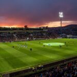 Stadionul din Gruia, în timpul unui meci de seară al lui CFR 1907