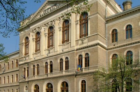 Clădire a Universității Babeș-Bolyai din Cluj-Napoca (fotografie ilustrativă)