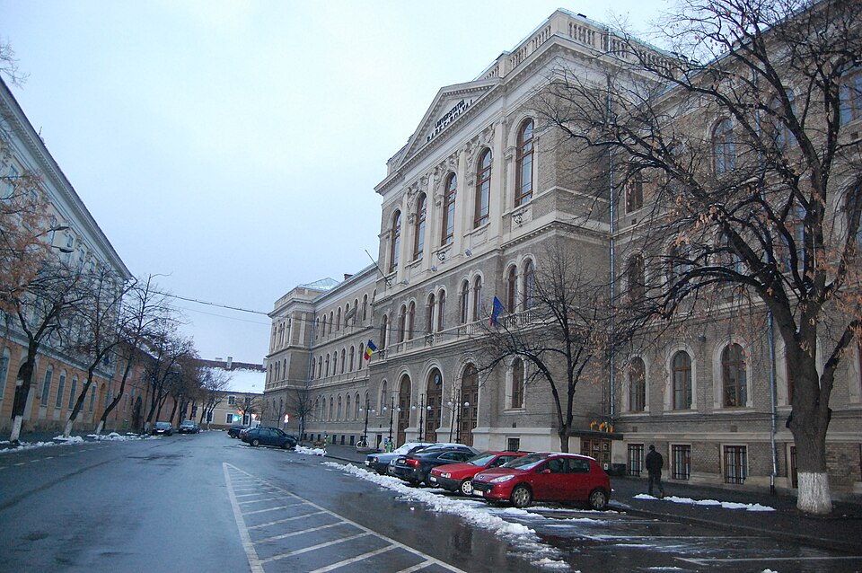 Clădirea centrală a Universității Babeș-Bolyai din Cluj-Napoca, fotografie de arhivă