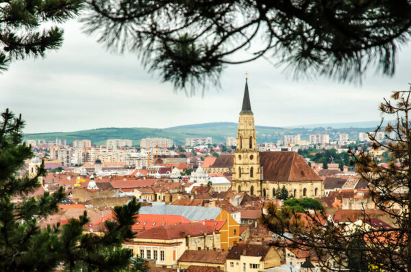 Salariul net din Cluj a scăzut în august la 6.817 lei, dar județul rămâne al doilea din țară